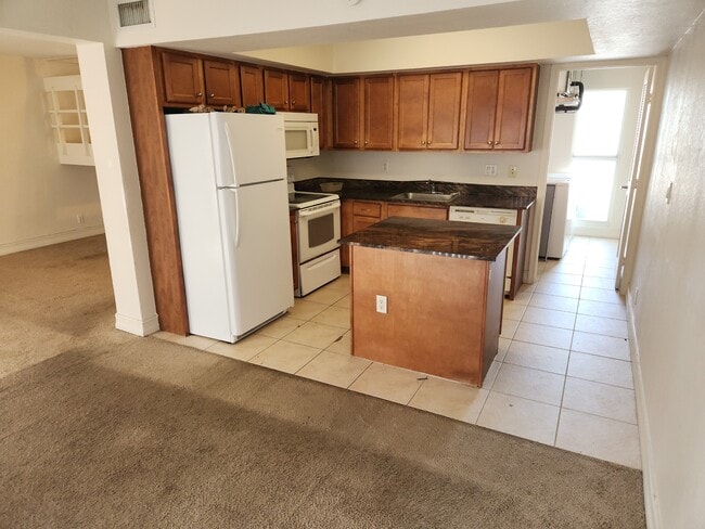 Building Photo - 603 SW 1st Ct