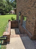 Building Photo - 211 W 13th St