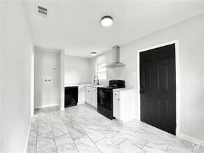 Building Photo - 921 Fernwood Ave