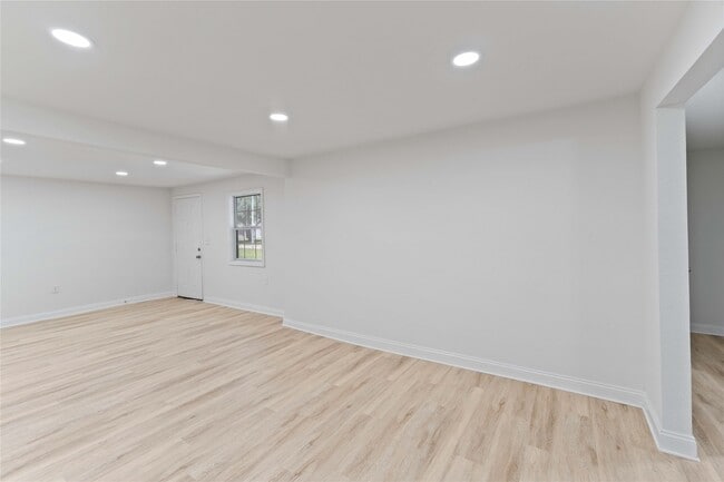 Building Photo - 2101 W Gulf St