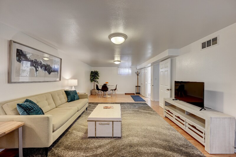 Building Photo - 471 S Marshall St