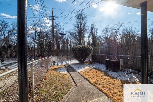 Building Photo - 751 Yale Ave