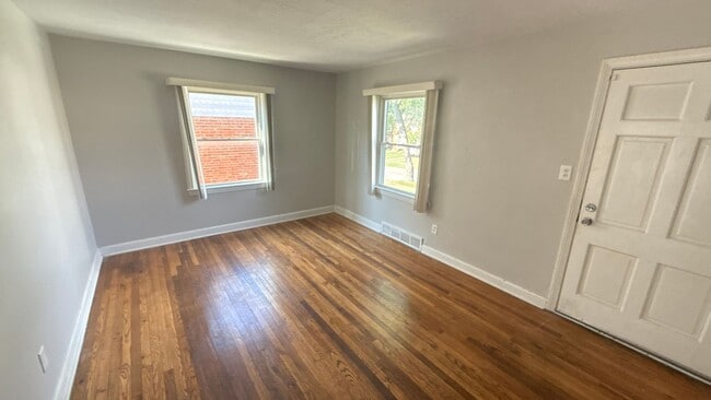 Building Photo - Single family