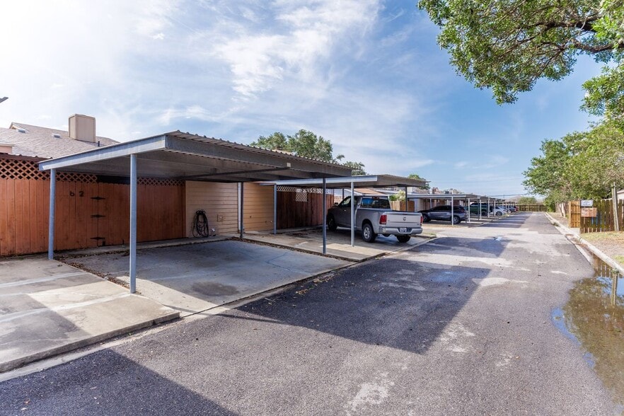 Building Photo - 13656 Teague Ln