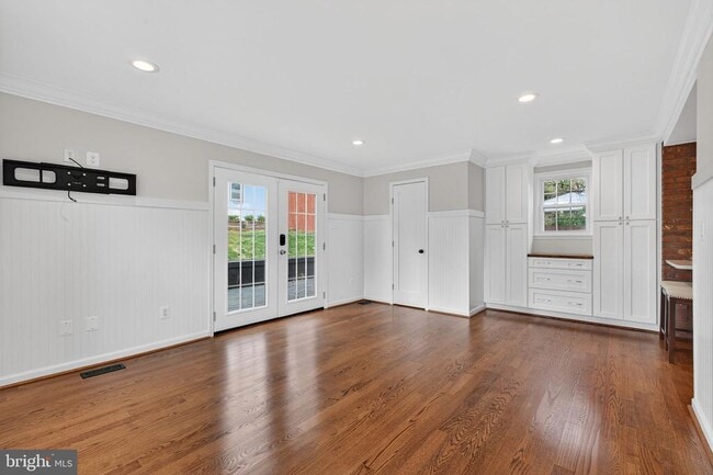 Building Photo - 3004 Marshall St