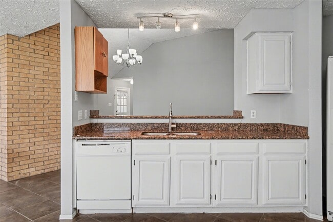 Building Photo - 319 Richvale Ln