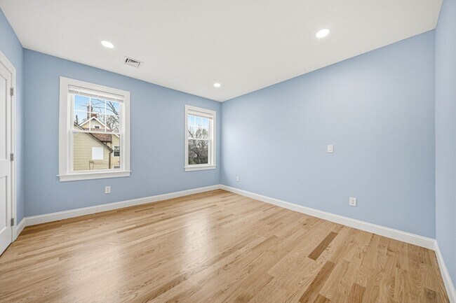 Building Photo - 9 Logan Ave