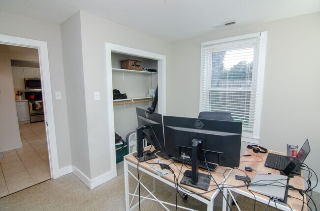 Building Photo - Beautiful home in Hillsboro Village