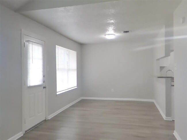Building Photo - 1391 Tenderden Dr