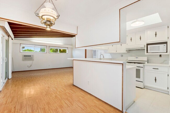 Building Photo - Large 3 Bedroom 2 Bathroom House in La Mesa!