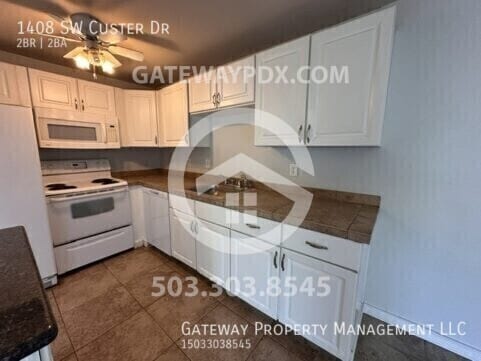 Building Photo - 1408 SW Custer Dr