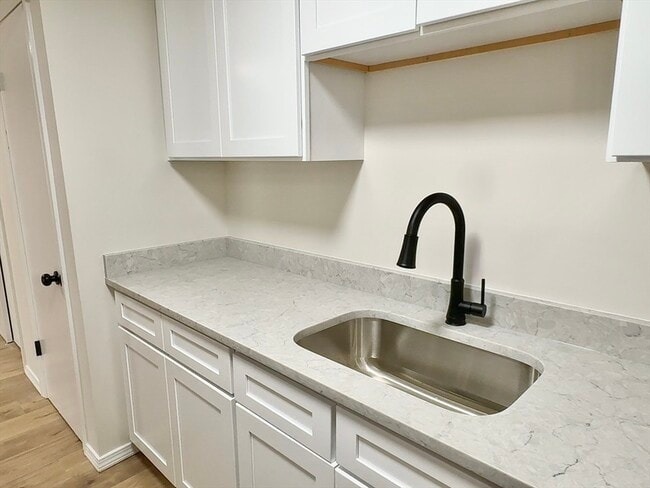 Building Photo - 180 Main St