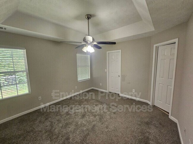 Building Photo - 479 Lakeshore Dr