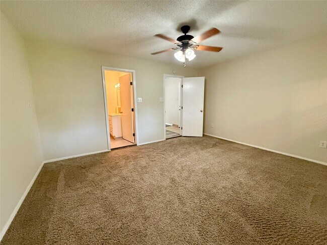 Building Photo - 17903 Strack Dr