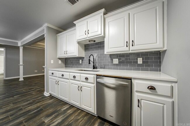 Building Photo - 31 Newcastle Dr