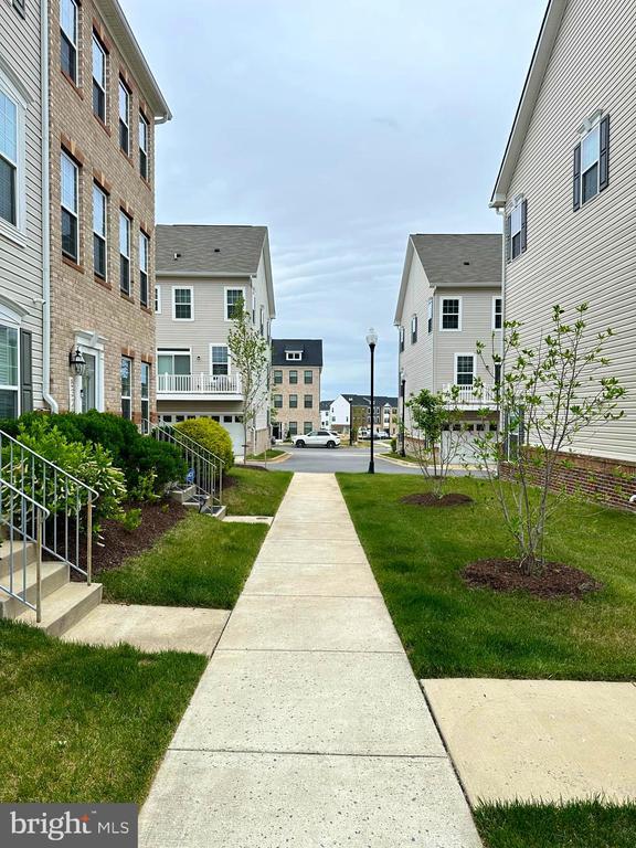 Building Photo - 5331 Greenwich Cir