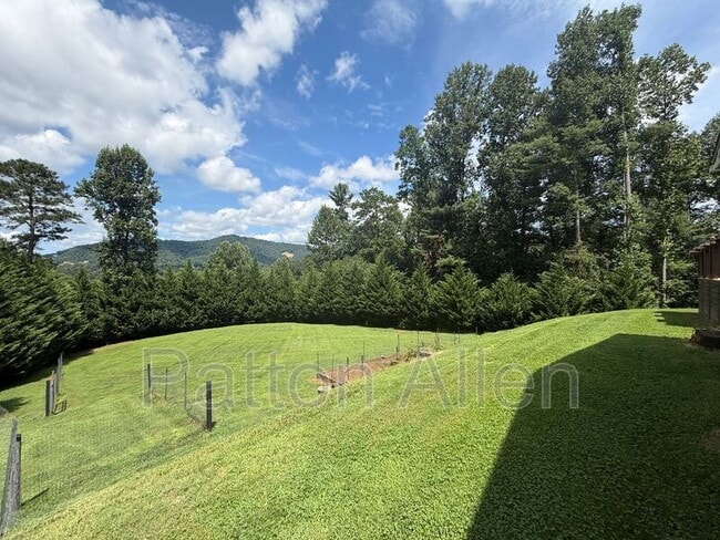 Building Photo - 1020 Hutch Mountain Rd