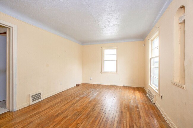 Building Photo - 2 BED 1.5  BATH BEAUTIFUL SINGLE FAMILY HOME IN WARRENSVILLE HEIGHTS!