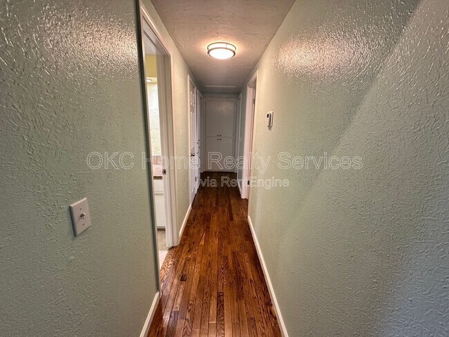 Building Photo - 11004 NW 115th St