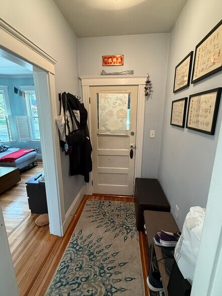Foyer - 85 Clifton St