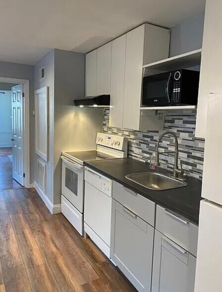 Building Photo - 405 S 22nd St