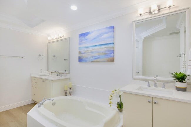 Building Photo - 801 S Olive Ave