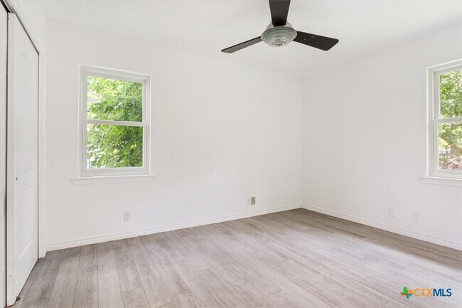 Building Photo - 1304 Metropolitan Dr