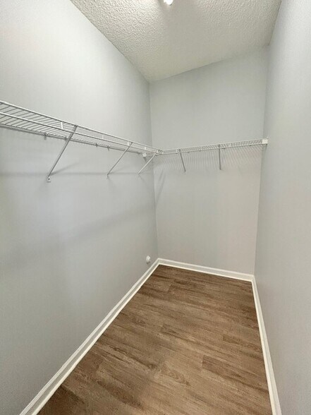 Building Photo - 3010 Winston Dr