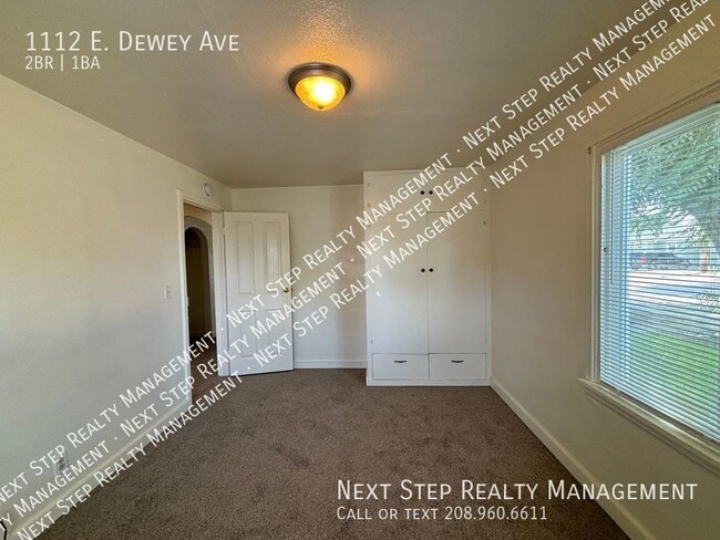 Building Photo - 1112 E Dewey Ave