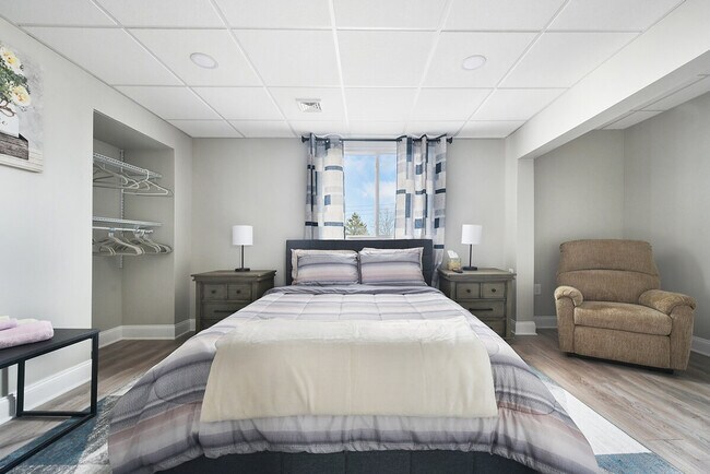 Building Photo - 444 Oneida St