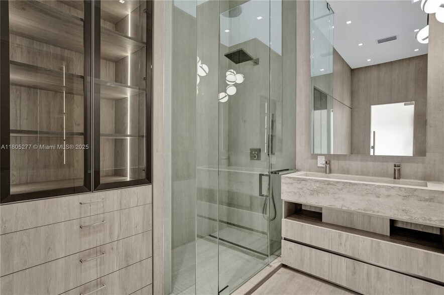 Building Photo - 3234 SW 53rd Ct