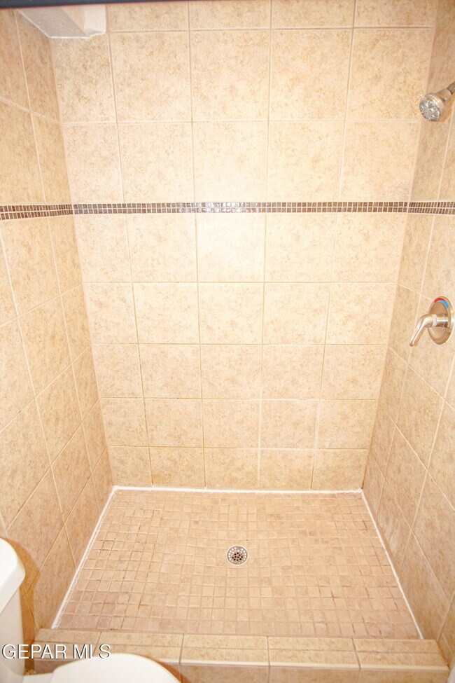 Building Photo - 4433 N Stanton St