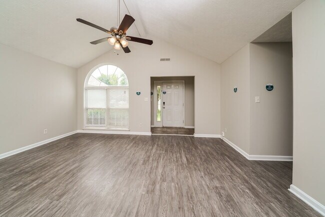 Building Photo - 11111 Meadow Chase Ct