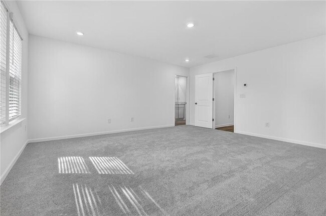 Building Photo - 879 Trace Ln