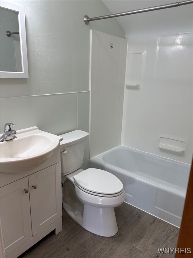 Building Photo - 482 Ridge St