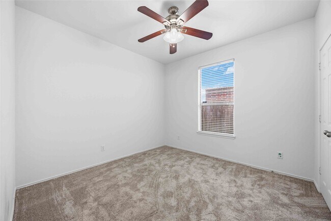 Building Photo - 5803 Camelia Evergreen Ln