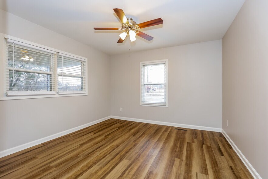 Building Photo - 209 Stones River Rd