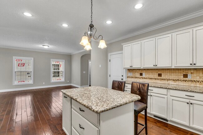 Building Photo - 345 Kenilworth Rd