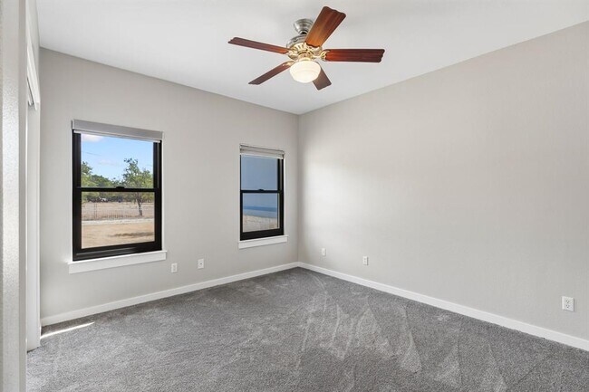 Building Photo - 501 Lone Star Dr