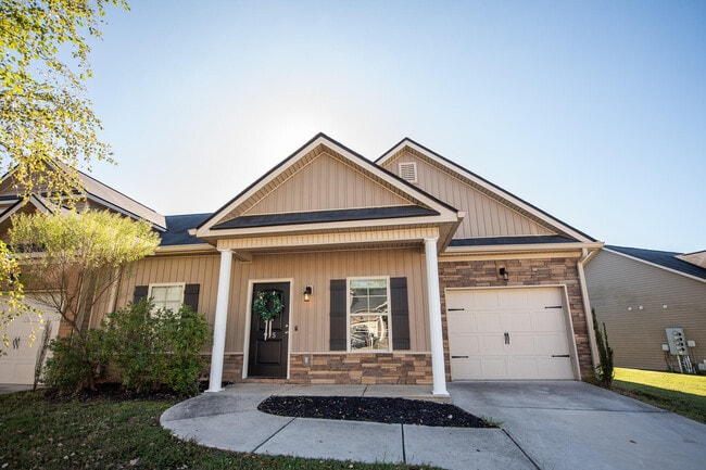 Building Photo - 915 Erika Ln