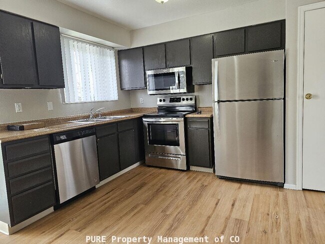 Building Photo - Tri-level home with central air and 1-car garage