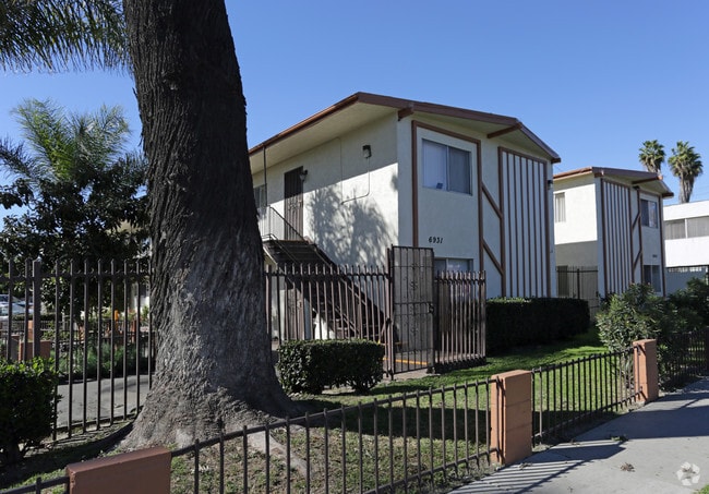 Building Photo - Westland @ 69th Street