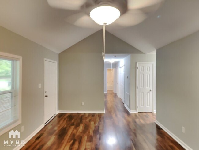 Building Photo - 204 Dovewood Ln