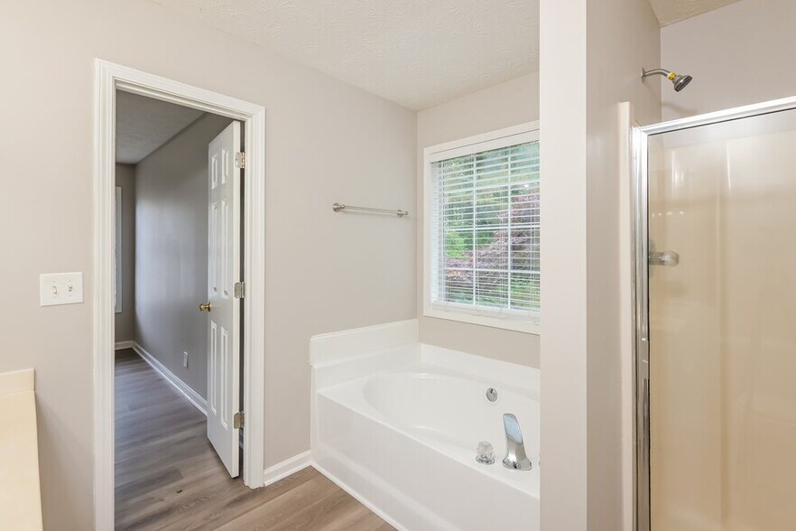 Building Photo - 9385 Eagles Landing Dr