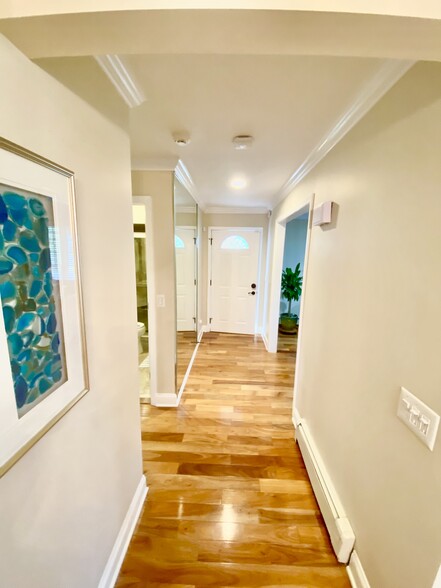 Entrance hallway - 1400 Camp Ave