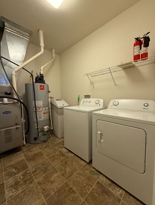 Building Photo - Blackthorne Community...3 Bedroom 2 Bath