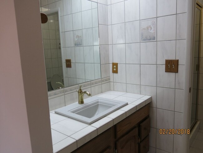 Building Photo - 4 bed, 2 bath, 2 car garage . Boulder City RV parking