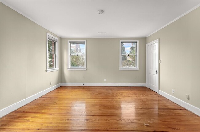 Building Photo - Harleston Village 3 Bed/2.5 Bath Gem Avail...