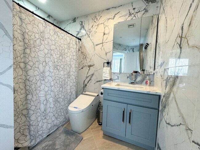 Building Photo - 31 Train St