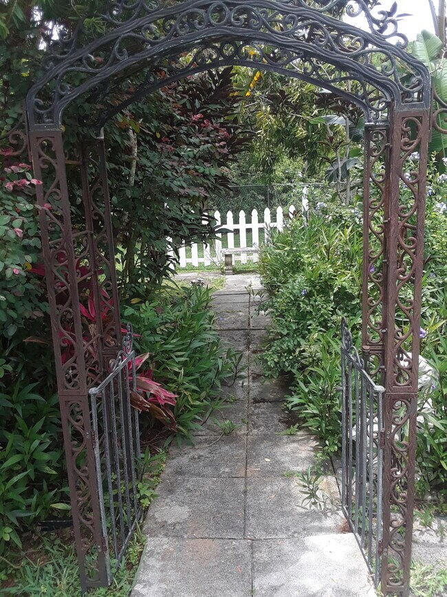 Building Photo - 6444 NW Hacienda Ct